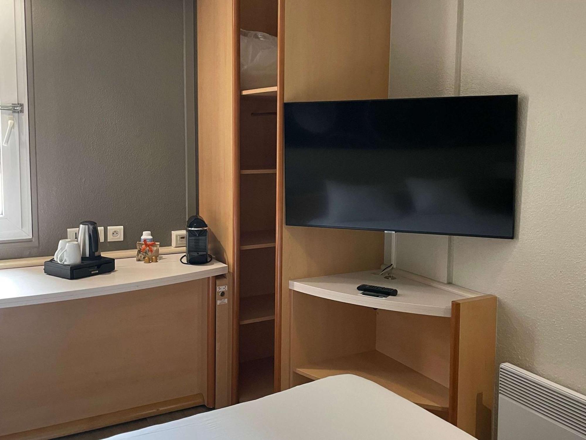 Hotel Ibis ナルボンヌ エクステリア 写真