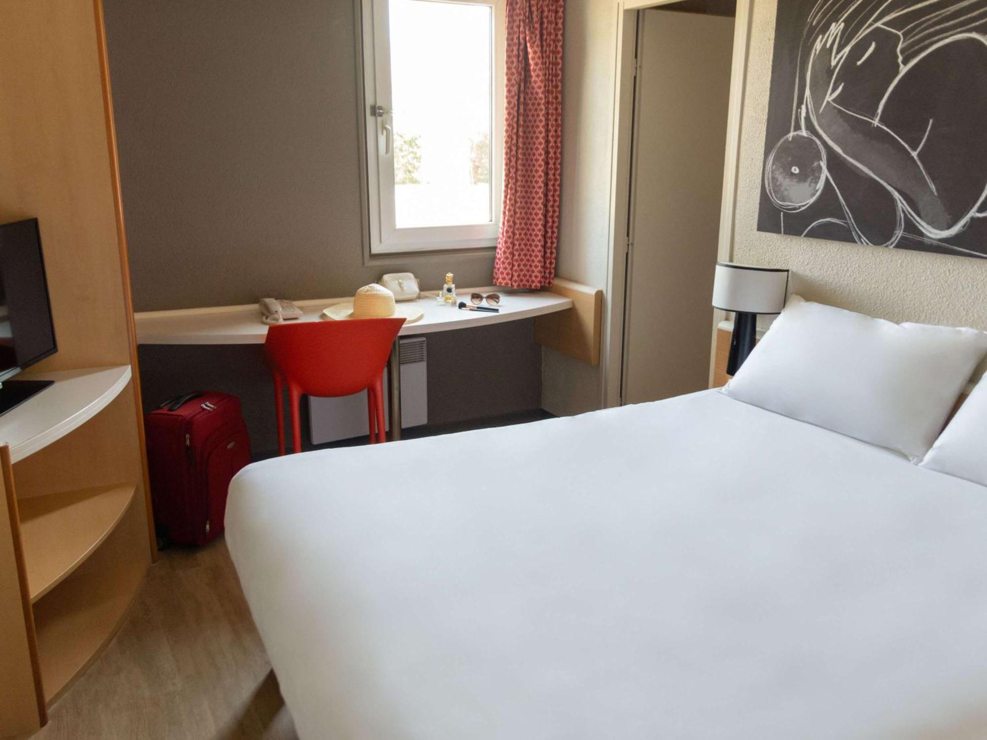 Hotel Ibis ナルボンヌ エクステリア 写真