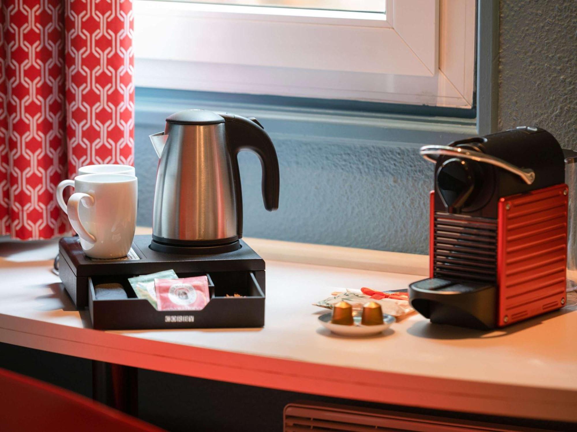 Hotel Ibis ナルボンヌ エクステリア 写真