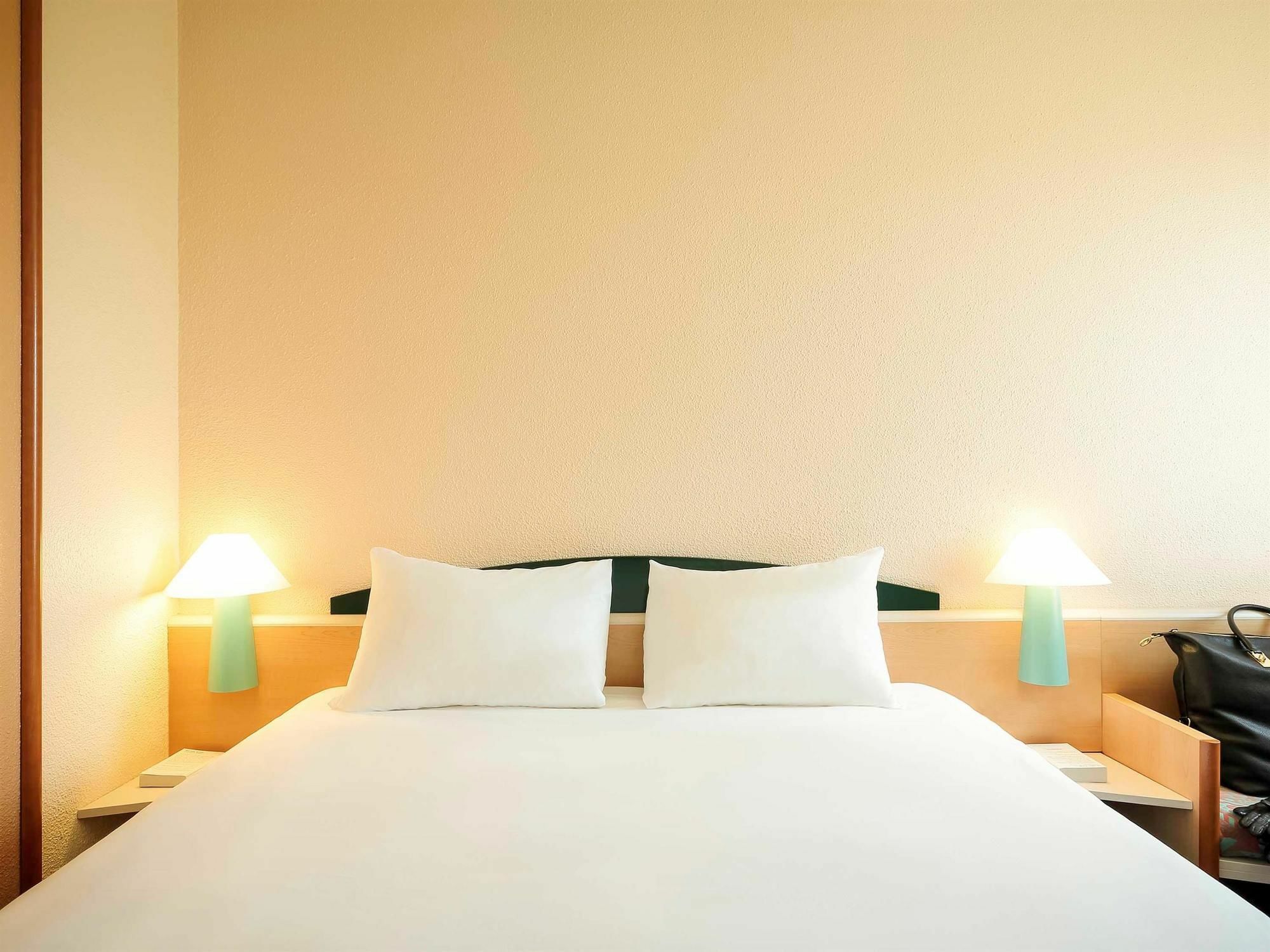 Hotel Ibis ナルボンヌ エクステリア 写真