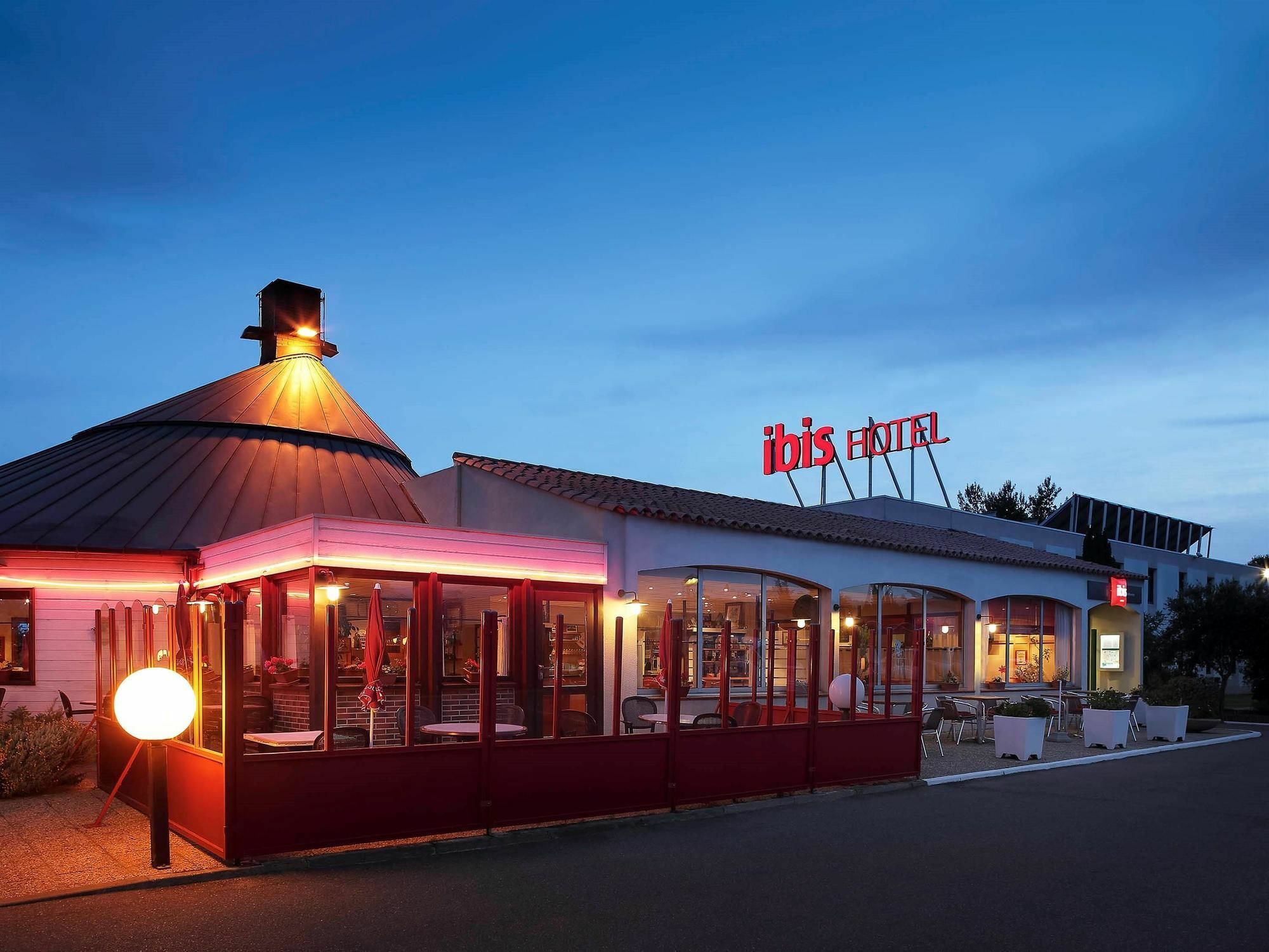 Hotel Ibis ナルボンヌ エクステリア 写真